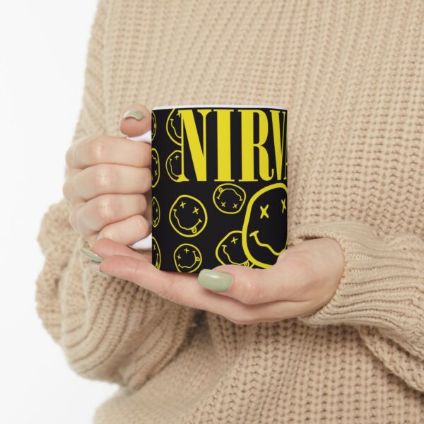 Taza Nirvana Smiley Face – Diseño icónico de la banda