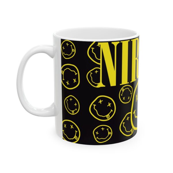 Taza Nirvana Smiley Face – Diseño icónico de la banda
