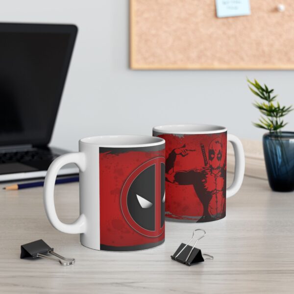 Taza Deadpool Logo - Fondo rojo estilo cómic
