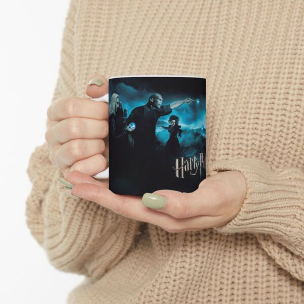 Taza Duelo Hechicería 11oz – Batalla Final del Mundo Mágico