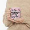 Taza Meme Cóbrate 11oz – Regalo Divertido Amor y Amistad
