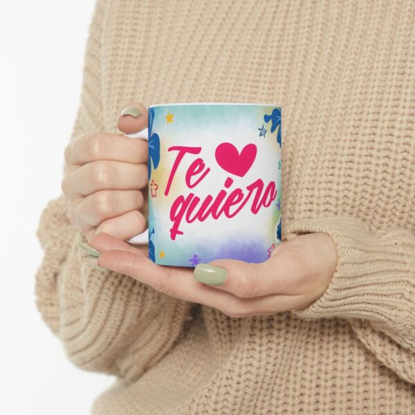 Taza Stitch Amor 11oz – Diseño Romántico de Pareja