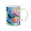 Taza Stitch Amor 11oz – Diseño Romántico de Pareja